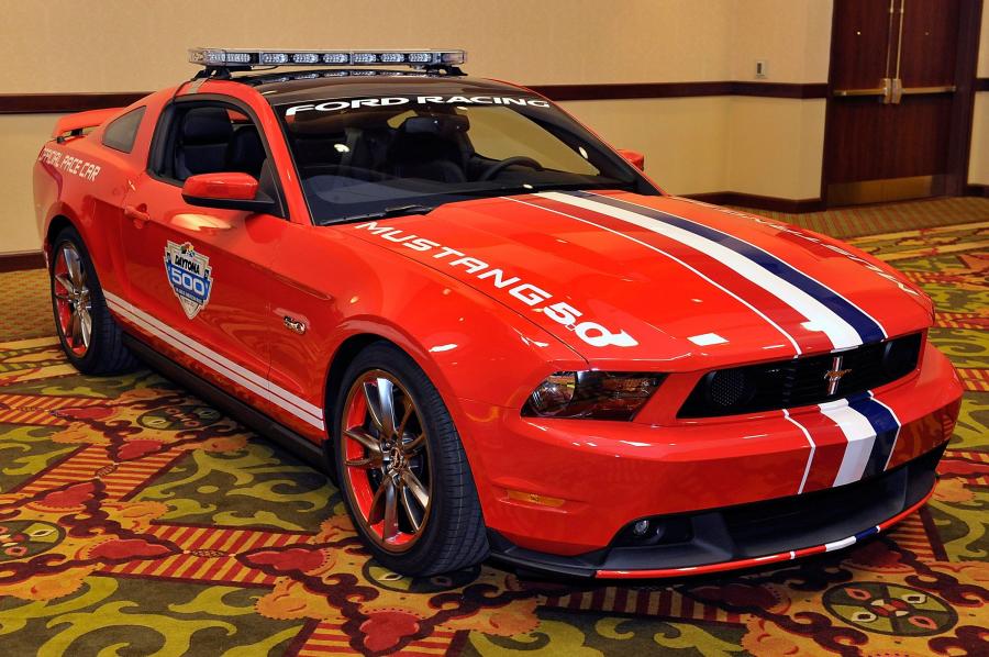  Ford Mustang GT Official Pace Car 2011 года  (фото 2 из 3)